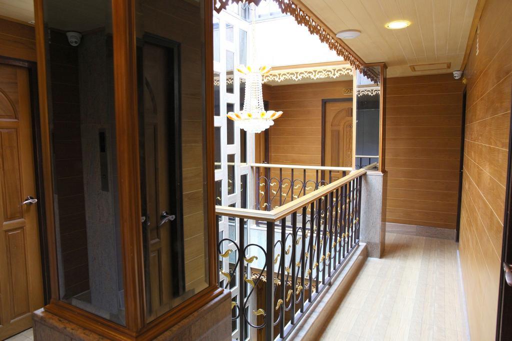 Tanee Place Bangkok Exterior photo