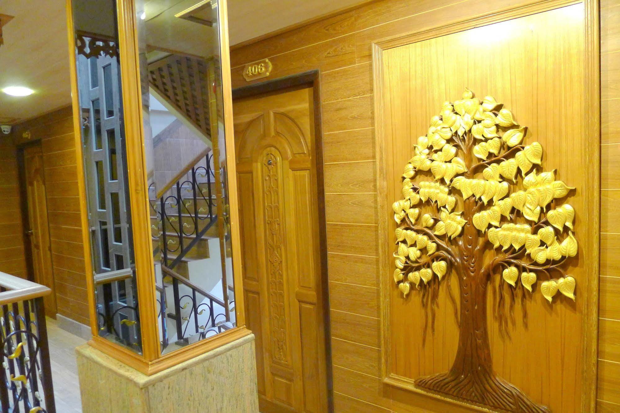 Tanee Place Bangkok Exterior photo