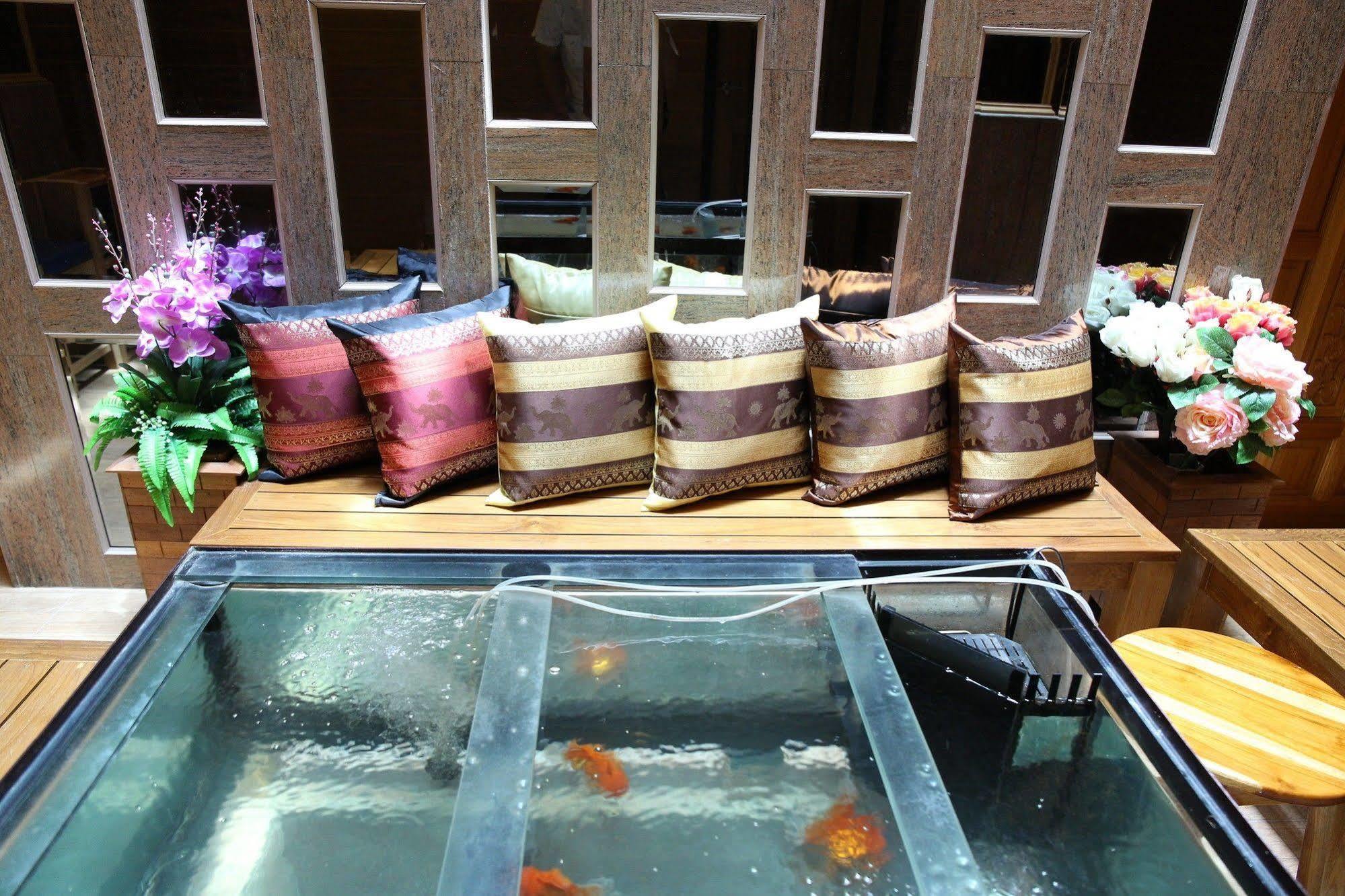 Tanee Place Bangkok Exterior photo